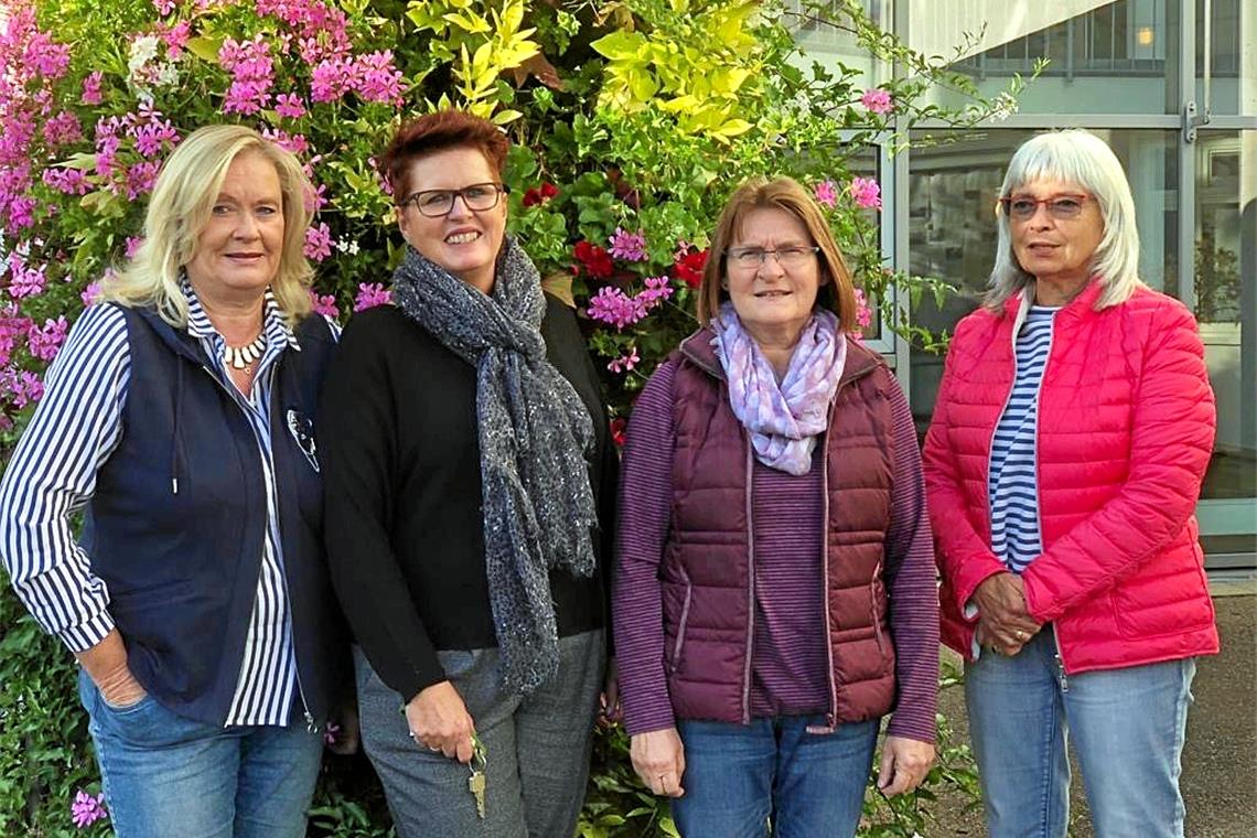 Susanne Ahlert (von links), Natascha Hosseini, Simone Erchinger und Sonja Jahnert sind vier von acht Helfern, die die Sprechstunde für Geflüchtete in Aspach anbieten.
