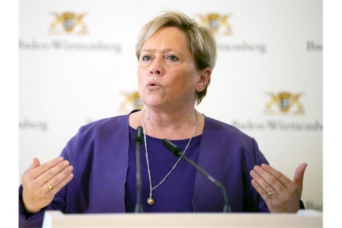 Susanne Eisenmann (CDU), Ministerin für Kultus, von Baden-Württemberg, spricht zur Presse. Foto: Sebastian Gollnow/dpa