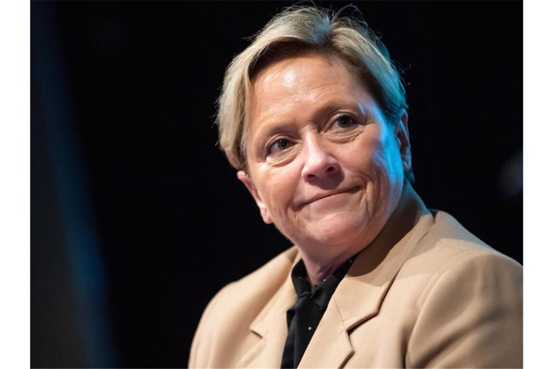 Reformchaos? Opposition geht Kultusministerin Eisenmann an