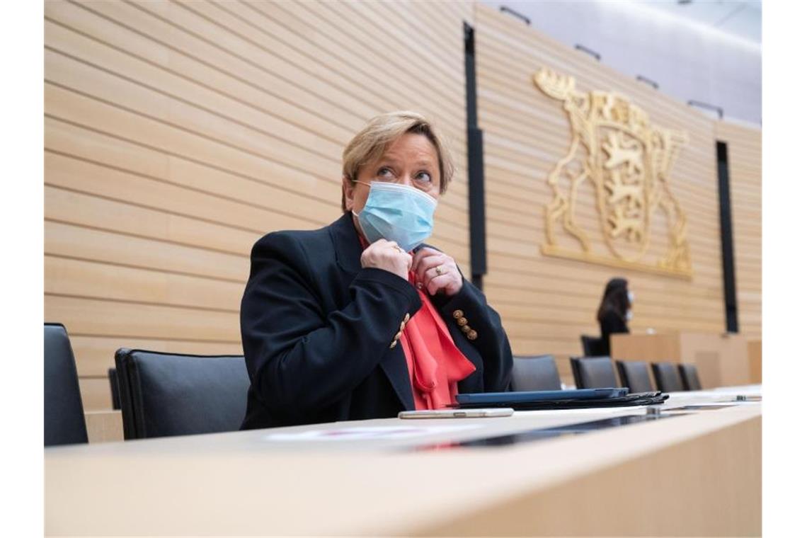 Eisenmann: Familien sollen Schülertickets erstattet bekommen Susanne Eisenmann (CDU) sitzt im Landtag von Baden-Württemberg. Foto: Marijan Murat/dpa