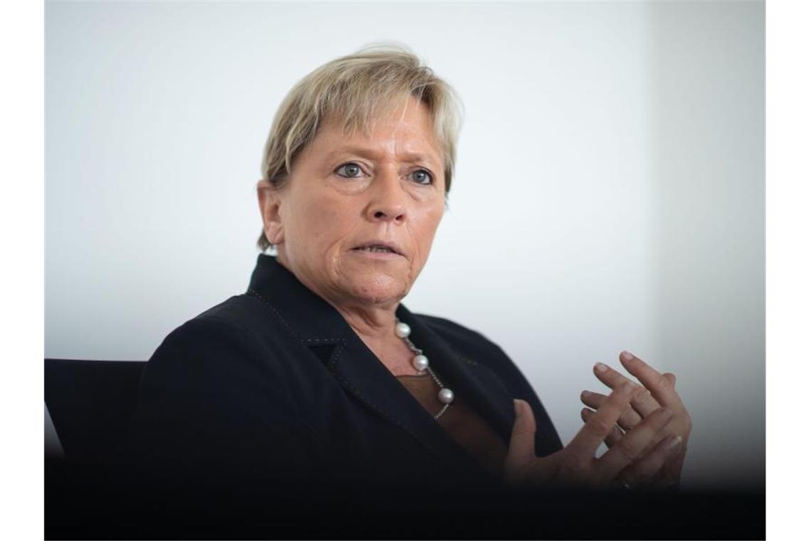Susanne Eisenmann (CDU) spricht während eines Interviews. Foto: Marijan Murat/Archiv