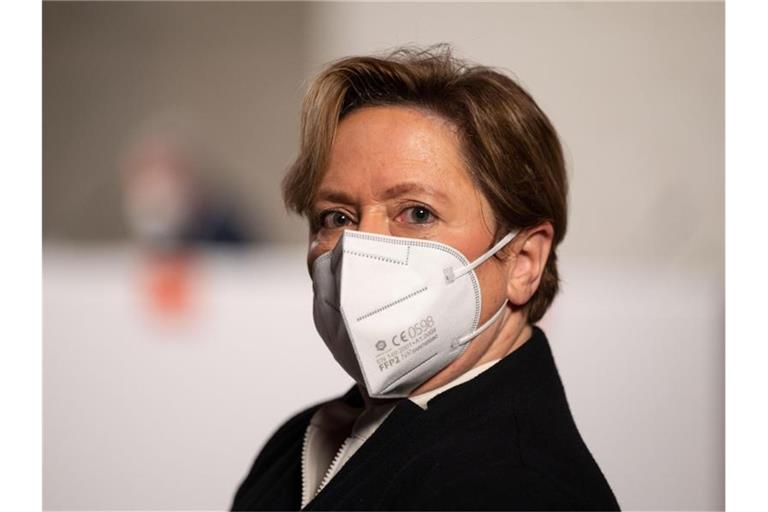 Susanne Eisenmann (CDU) trägt eine FFP2-Maske. Foto: Marijan Murat/dpa-Pool/dpa/Archivbild
