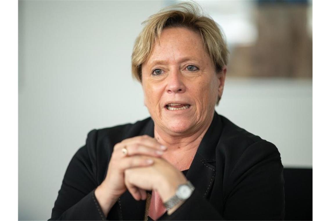 Ministerin: 40 Millionen Euro für Schul-Pandemie-Ausgaben Susanne Eisenmann, die Kultusministerin in Baden-Württemberg. Foto: Sebastian Gollnow/dpa/Archivbild