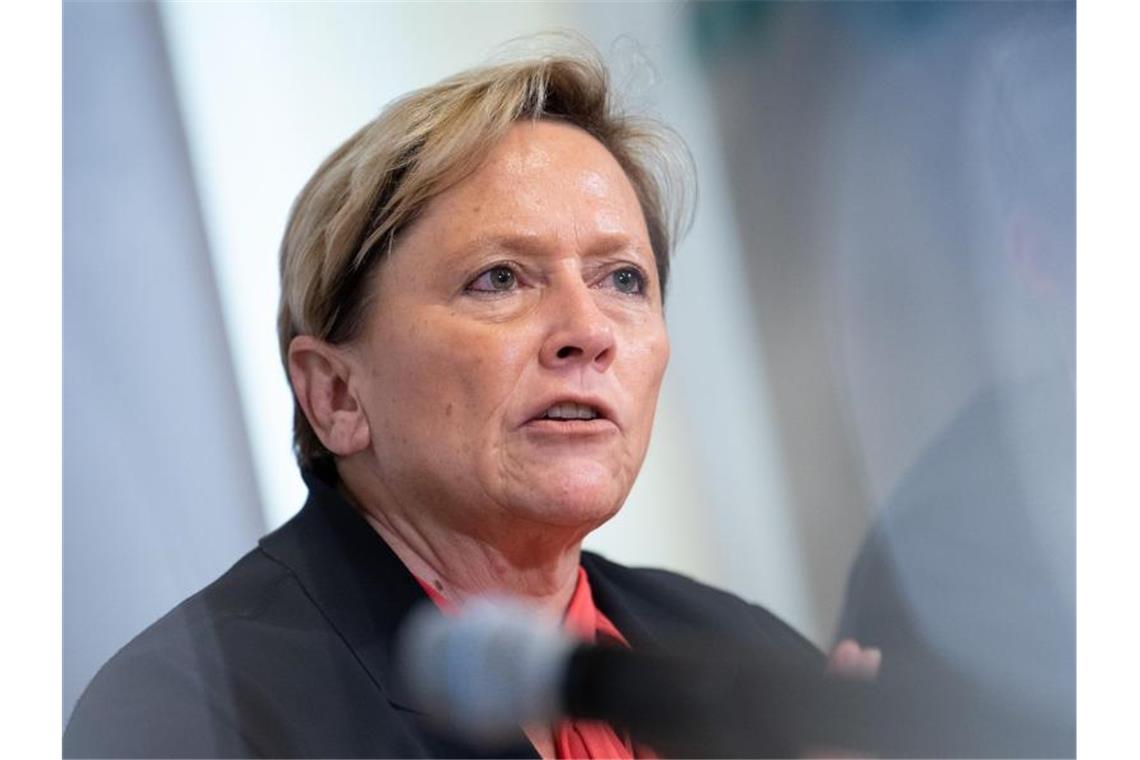 Susanne Eisenmann, Spitzenkandidatin der CDU Baden-Württemberg zur Landtagswahl 2021 und Kultusministerin des Landes Baden-Württemberg, spricht während der Funktions- und Mandatsträgerkonferenz der CDU Baden-Württemberg im Kloster Schöntal. Foto: Sebastian Gollnow/dpa/Archivbild