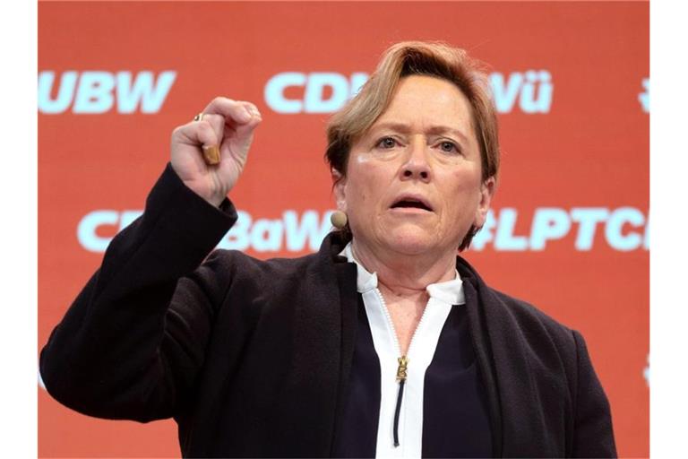 Susanne Eisenmann (CDU) gestikuliert. Foto: Marijan Murat/dpa-Pool/dpa/Archivbild