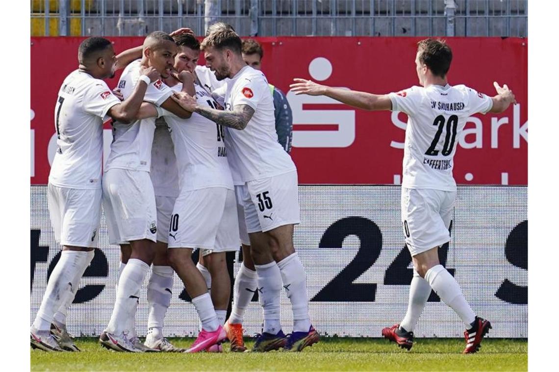 SV Sandhausen bei einem Spiel. Foto: Uwe Anspach/dpa