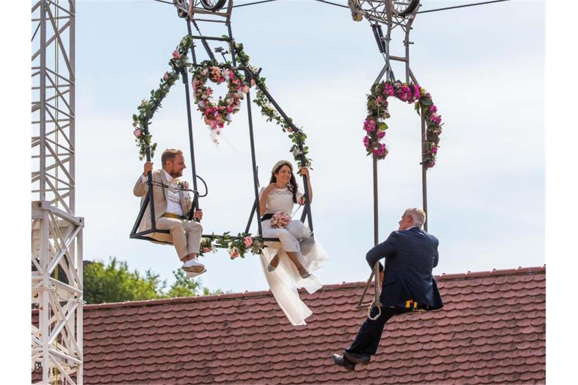 Artistin Anna Traber heiratet auf Hochseil