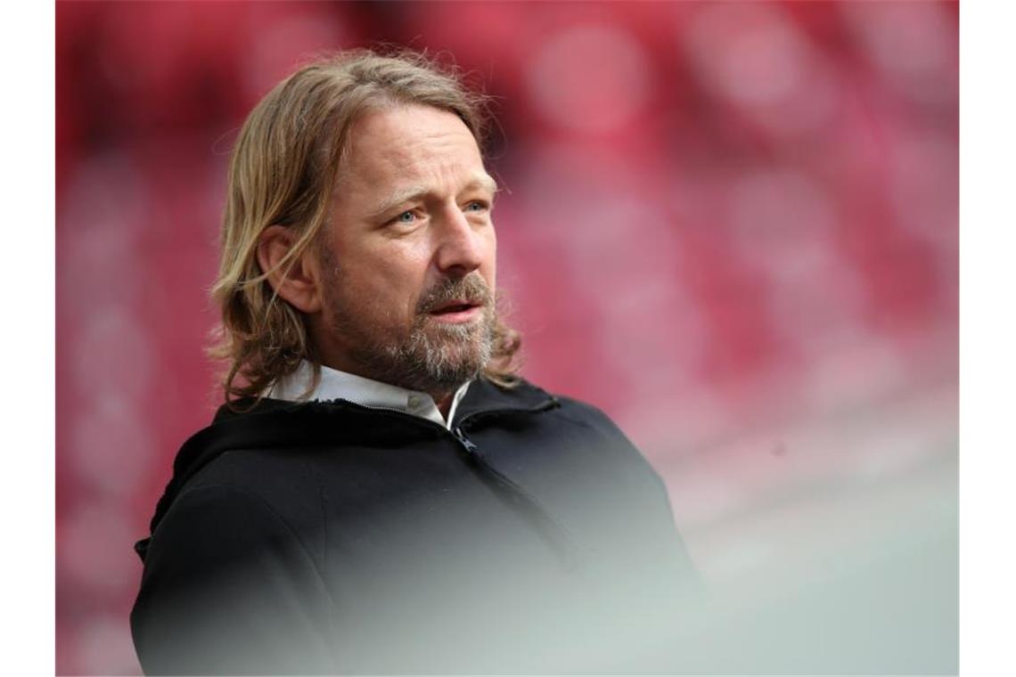 Stuttgart würde Conference League „voller Inbrunst“ angehen Sven Mislintat, Sportdirektor beim VFB Stuttgart. Foto: Tom Weller/dpa/Aktuell