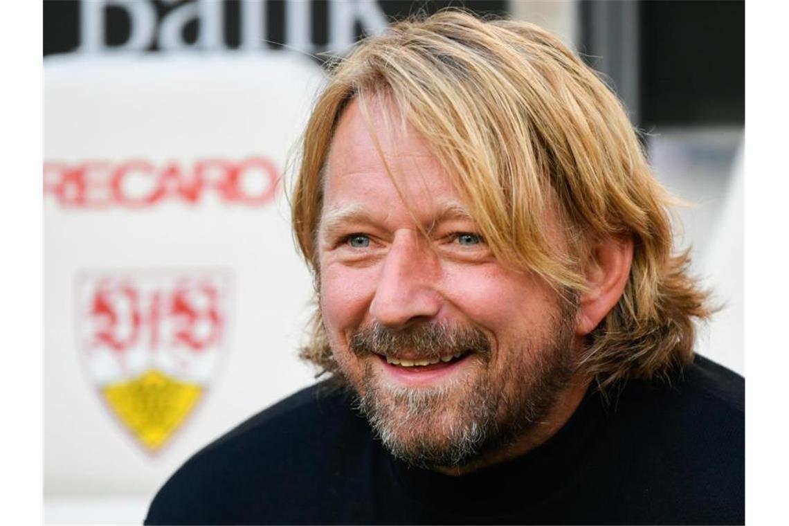 0:1 in Wolfsburg: Mislintat kontaktiert Schiedsrichter-Chef Sven Mislintat, Sportdirektor des VfB Stuttgart, steht vor dem Spiel im Stadion. Foto: Tom Weller/dpa/Archiv