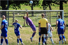 SVS-Keeper Timo Fröhlich muss in 120 Minuten nur einmal hinter sich greifen und hält dann zwei Elfmeter. Foto: Alexander Becher
