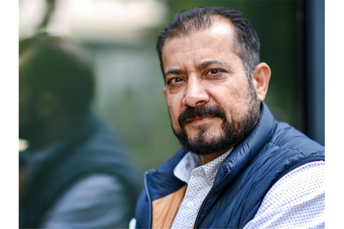 Afghanischer Ex-Minister fährt in Leipzig Essen aus Syed Ahmad Shan Sadaat war von 2016 bis 2018 Minister für Kommunikation in Afghanistan. Heute lebt er in Leipzig. Foto: Hendrik Schmidt/dpa-Zentralbild/dpa