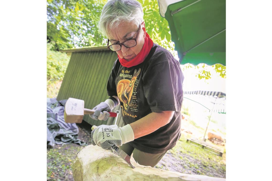 Aus Douglasienholz wird ein Naturwesen