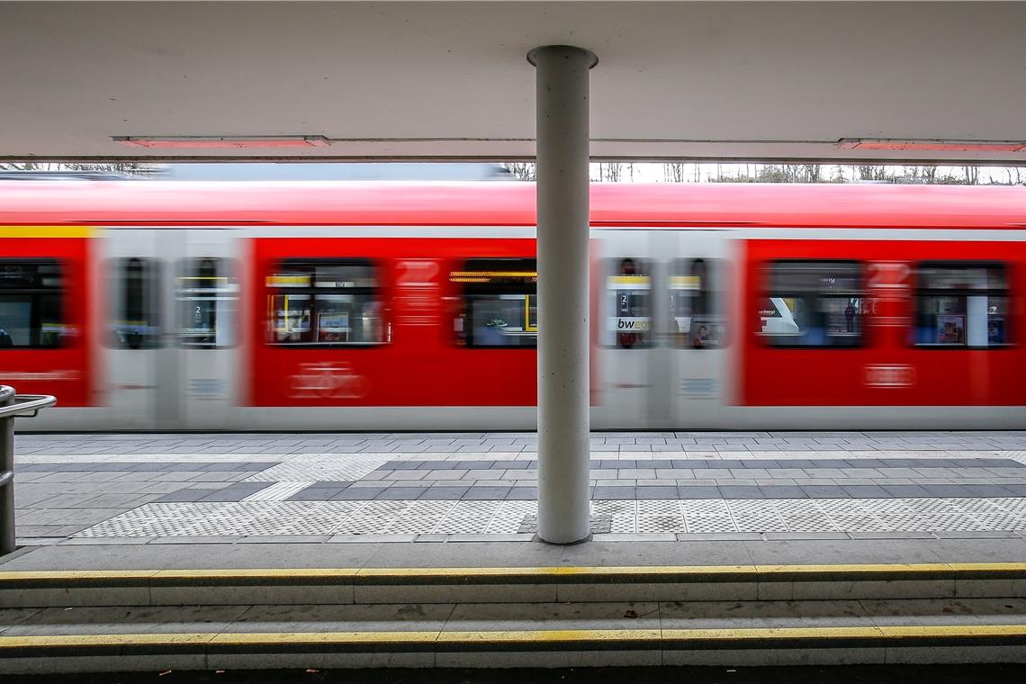 Nach Personenunfall bei Waiblingen Bahnstrecke gesperrt Symbolfoto: A. Becher