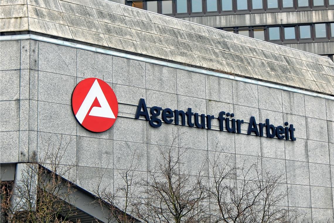 Anstieg der Arbeitslosigkeit flacht weiter ab