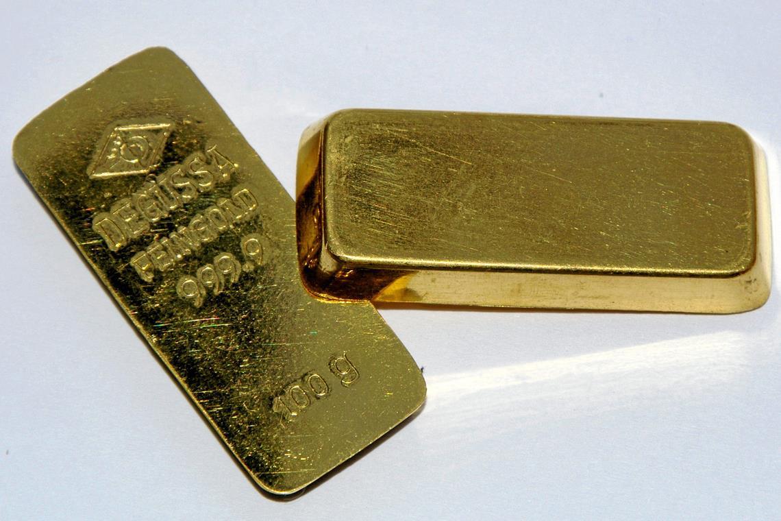 Gold an Telefonbetrüger übergeben Symbolfoto: Günther Richter/PIXELIO