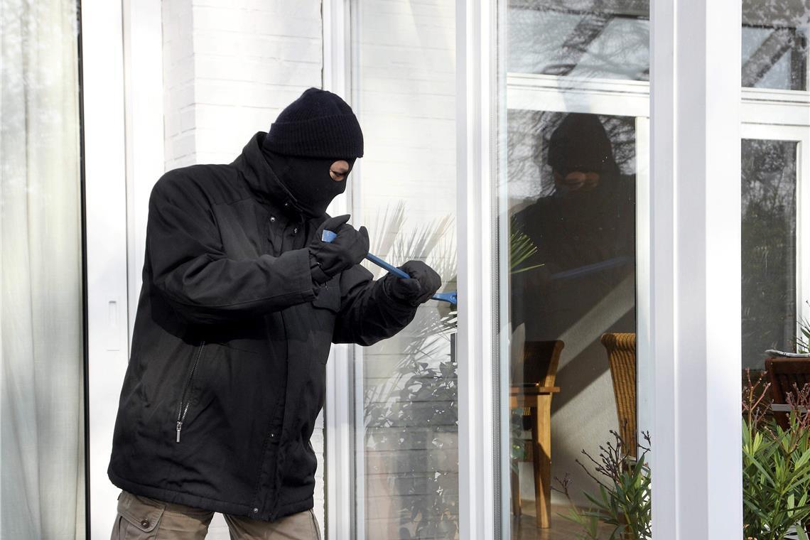 Handyladen in der Backnanger Grabenstraße geplündert Symbolfoto: imago/stock&people
