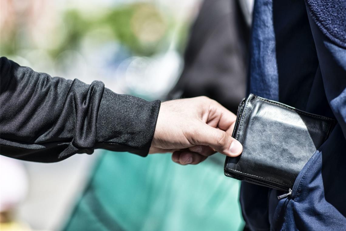 Polizei warnt vor aggressiven Bettlern Symbolfoto: Stock Adobe