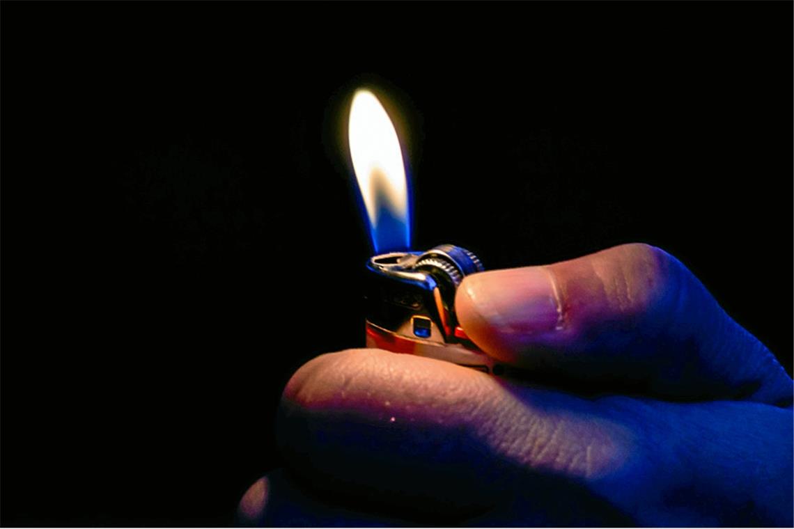 Feuer hinter der Bleichwiese entfacht Symbolfoto: Stock Adobe / Steven