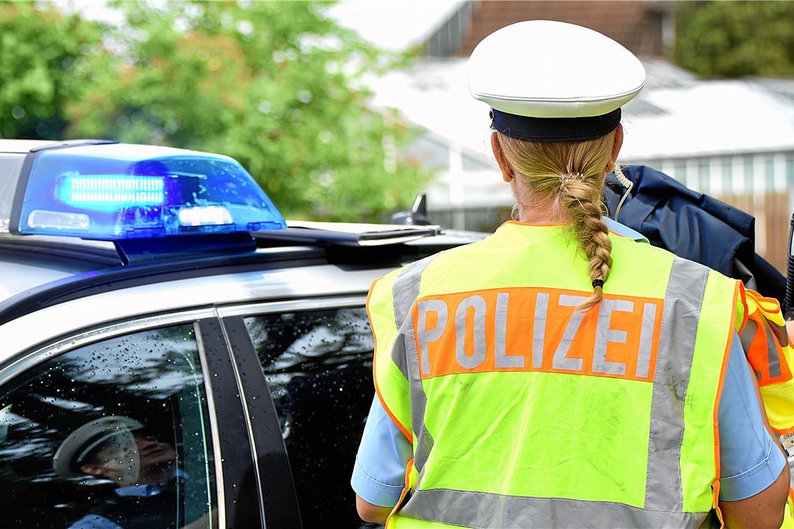 Betrunkener fährt in Winterbach auf Wagen auf Symbolfoto: Tobias Sellmaier