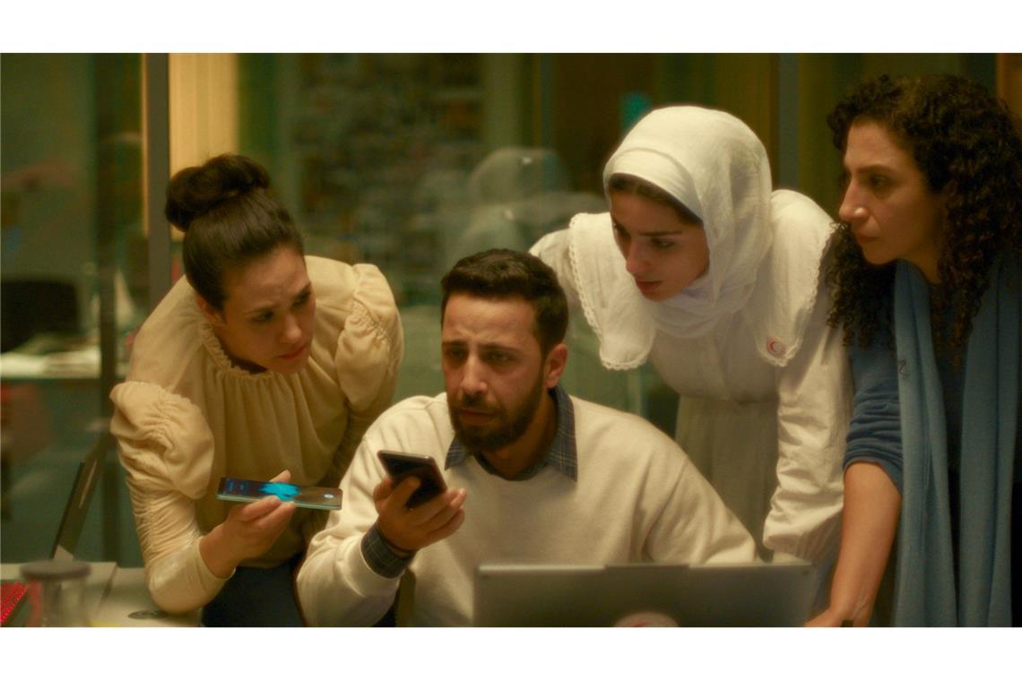 Szene aus dem Film - die Schauspieler verkörpern Hilfskräfte des Roten Halbmonds.