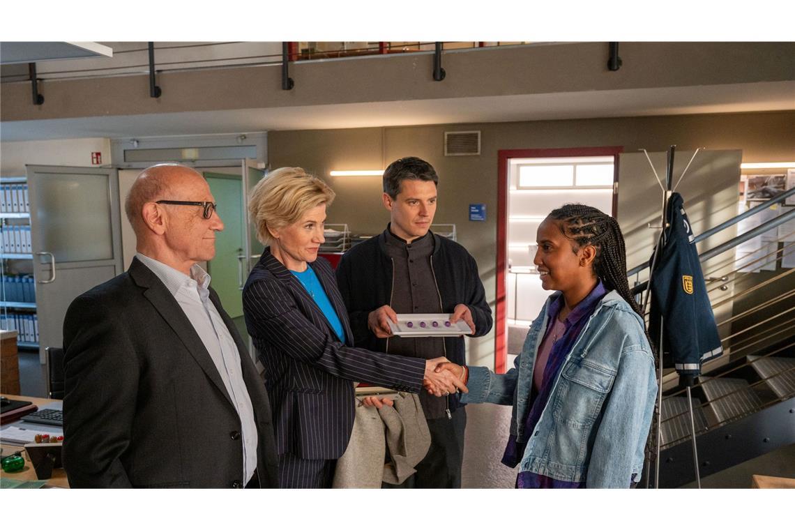 Szene aus „SOKO Stuttgart“: Iman Tekle (rechts) spielt die neue Kriminalkommissarin Toni Kidane