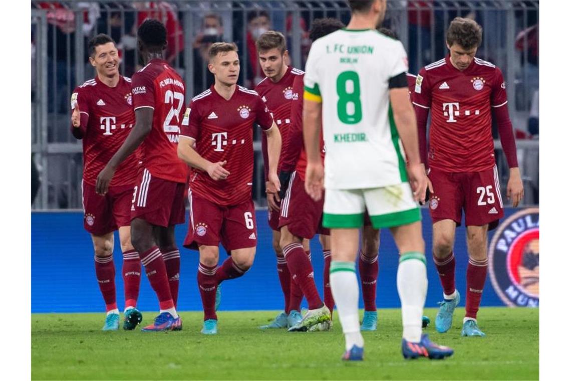 Bayern legt vor - Hochspannung im Abstiegskampf Tabellenführer Bayern München siegte problemlos gegen Union Berlin. Foto: Sven Hoppe/dpa