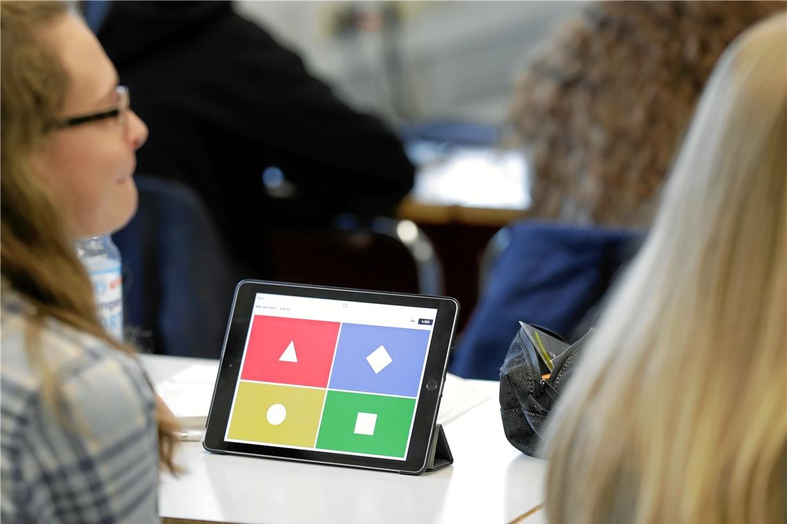 Schnelles Internet für Backnanger Schulen Tablets im Unterricht, wie hier in einem Pilotprojekt an der Backnanger Eduard-Breuninger-Schule, sollen bald Normalität sein. Vorher muss die Stadt als Schulträger aber noch die Infrastruktur für das digitale Lernen zur Verfügung stellen.Foto: A. Becher
