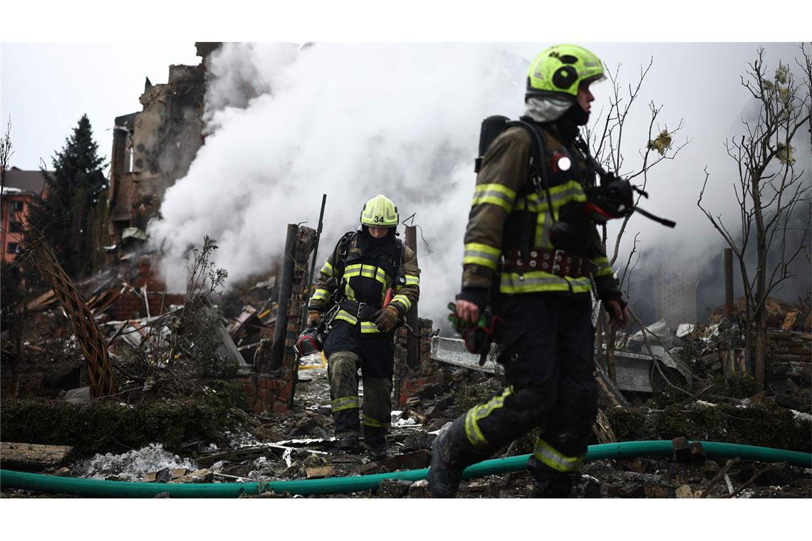 Täglich gehen russische Raketen über der Ukraine nieder. Die EU hilft dem von Russland überfallenen Land, doch die Hilfe kommt oft zu spät und zu zögerlich.