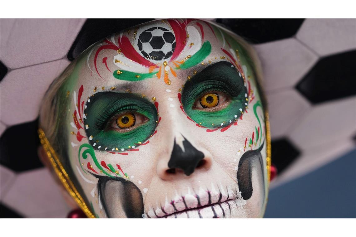 Tänzerin vor Beginn der Fußball-Weltmeisterschaft in Mexiko