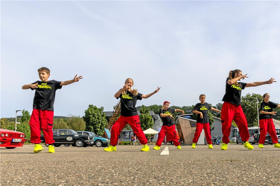 Firmen in Oppenweiler öffnen ihre Tore Tänzerinnen der Backnanger Dance Factory.