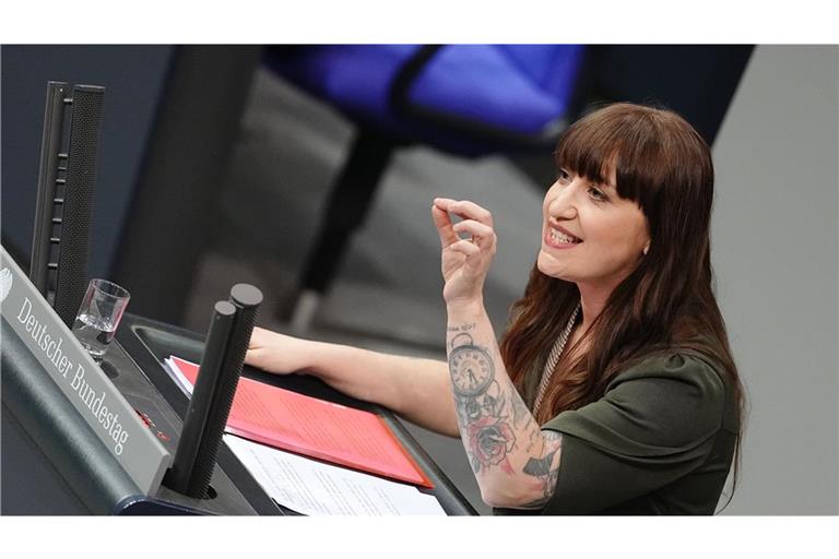 Tätowierte Heidi Reichinnek.