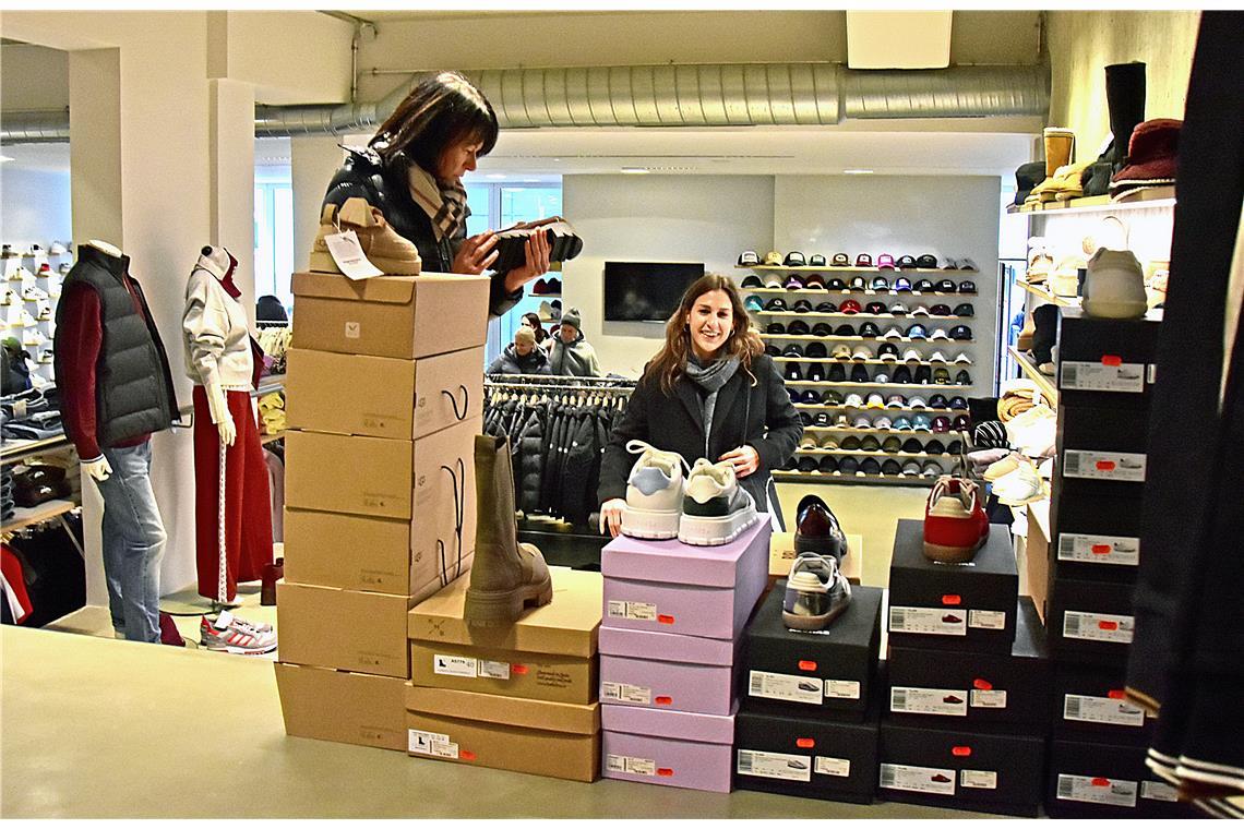 Tag der offenen Tür in den Geschäften. Backnanger Gänsemarkt 2025.