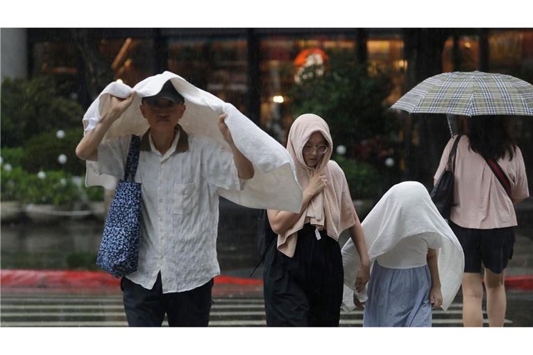 Taifun "Danas" brachte Regen und heftige Winde mit sich.