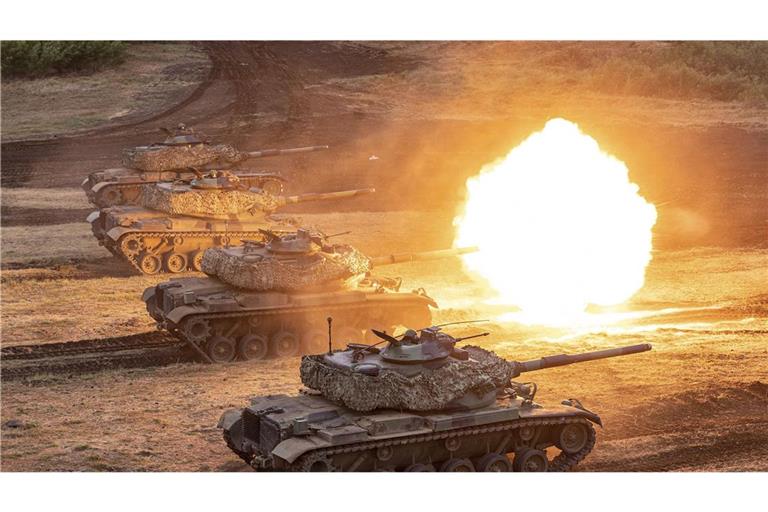Taiwans M60A3 Patton Kampfpanzer feuern während der jährlichen Han Kuang Militärübungen in Penghu County.