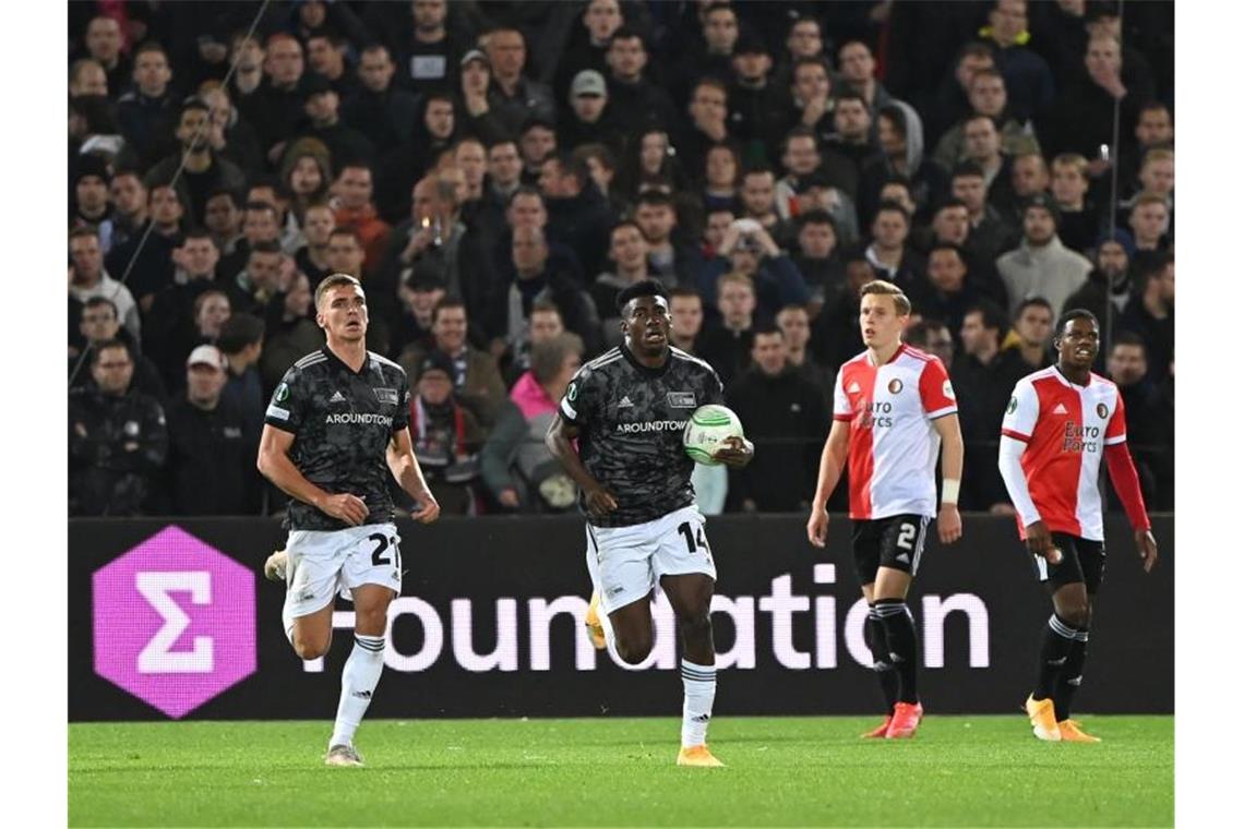 Union verliert in Rotterdam - Bitteres 1:3 bei Feyenoord Taiwo Awoniyi (2.v.l) ließ bei Union nach dem Anschluss wieder Hoffnung aufkommen. Foto: Matthias Koch/dpa