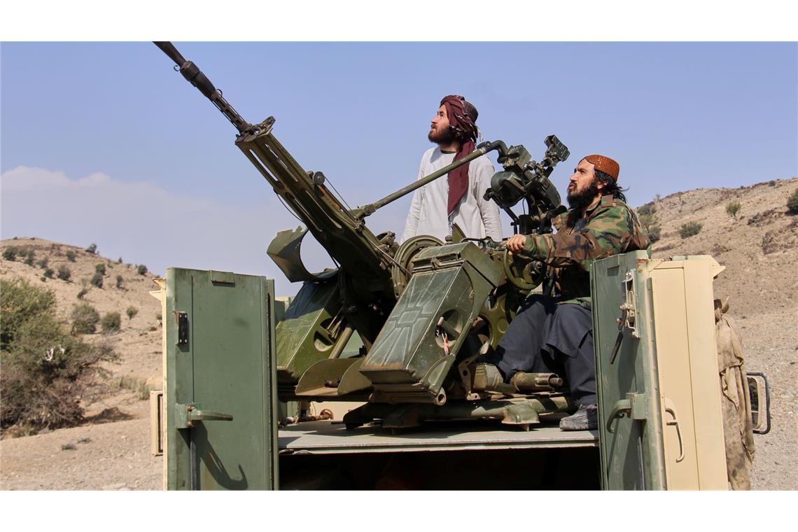 Taliban-Kämpfer griffen am Donnerstagabend pakistanische Stellungen an.