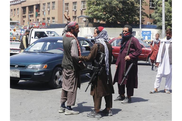 Taliban zeigen in Kabul Präsenz auf den Straßen. Foto: -/kyodo/dpa