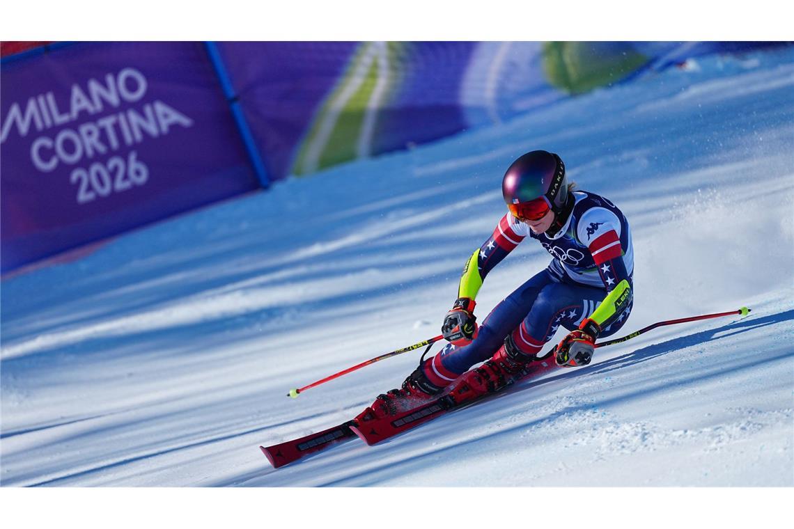 Talwärts -  Mikaela Shiffrin fährt im ersten Lauf beim Riesenslalom.