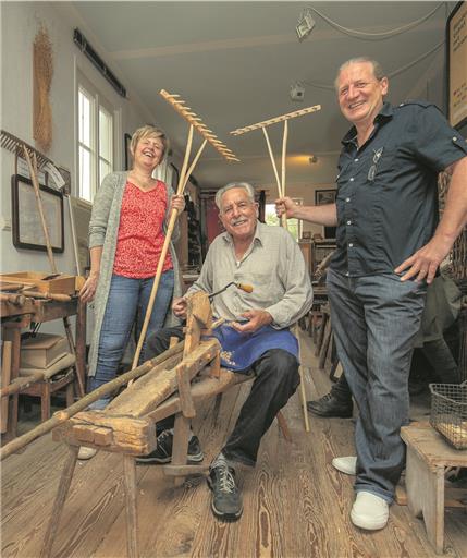 Tanja Schaile-Kiesel, Helmut Dreher und Jo Nagel kümmern sich mit dem Heimat Kultur Vereins um das Heimatmuseum. Foto: A. Becher