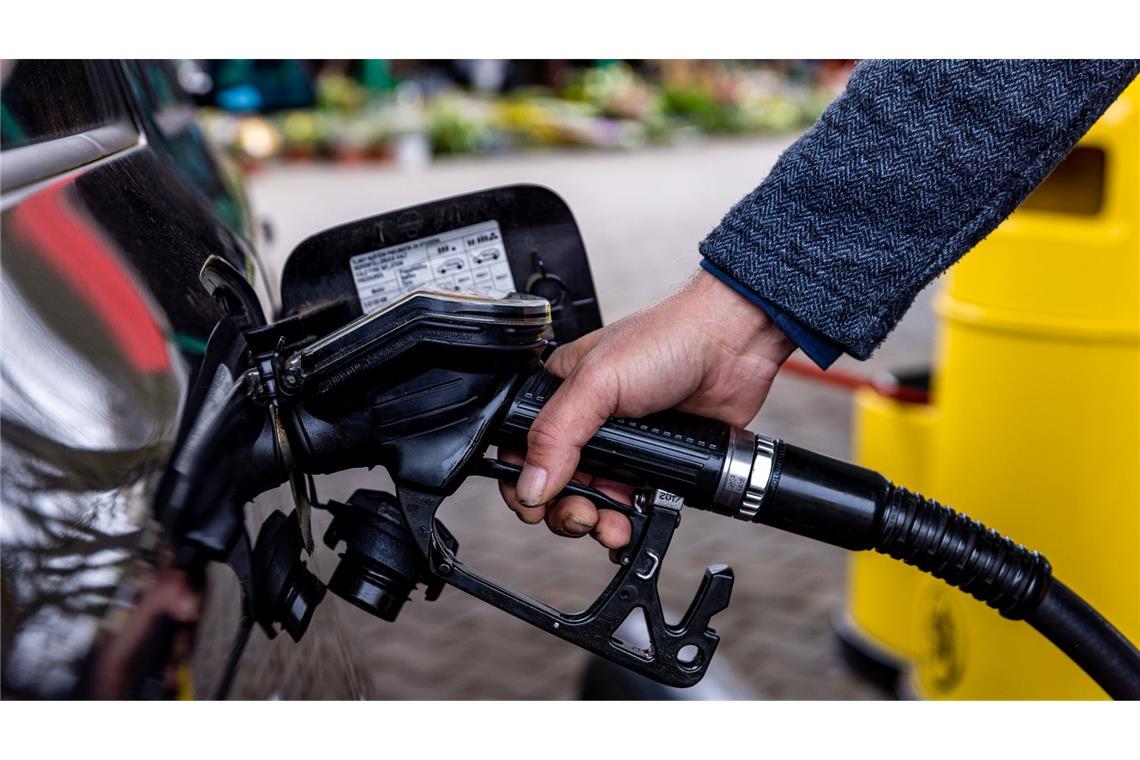 Tanken ist in Deutschland zurzeit sehr teuer. (Symbolbild)