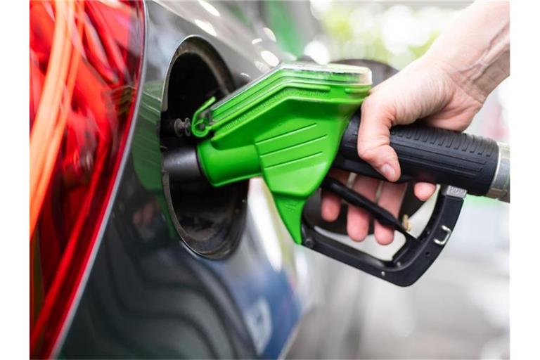 Tanken könnte noch teurer werden. Foto: Sven Hoppe/dpa