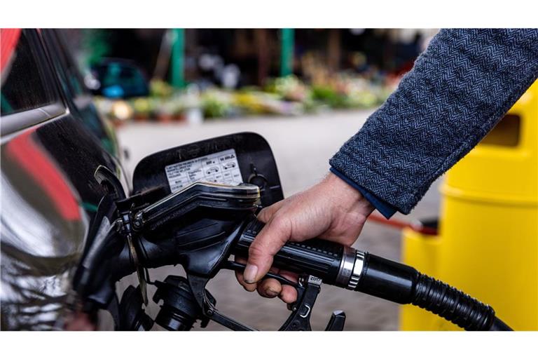 Tanken soll bald günstiger werden.