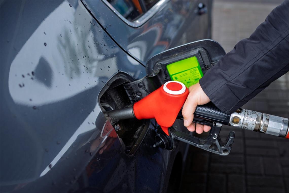 So viel zahlen Autofahrer mehr Tanken wird 2026 teurer.