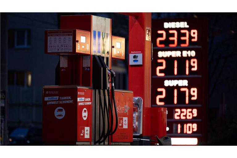 Tankstelle: Ab Mittwoch nur noch eine Erhöhung täglich erlaubt.