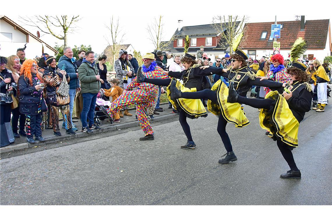 Tanz der schwarzen Husaren. Faschingsumzug in Althütte. SK