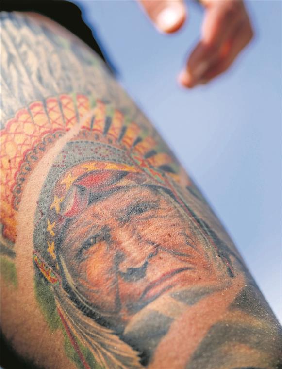 Tat beim Stechen ganz schön weh: Ein Indianer auf dem Oberschenkel.