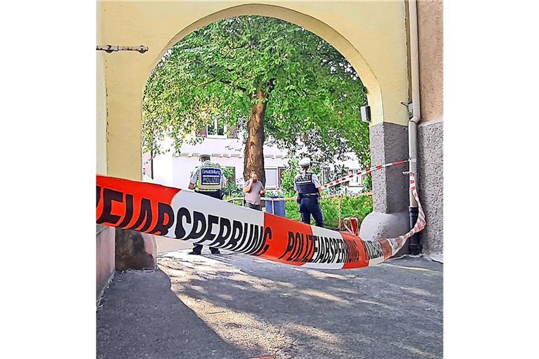 Tatort zwischen Ostend- und Talstraße: Spurensicherung am 1. Juli 2025 nach einem tödlichen Polizeieinsatz.