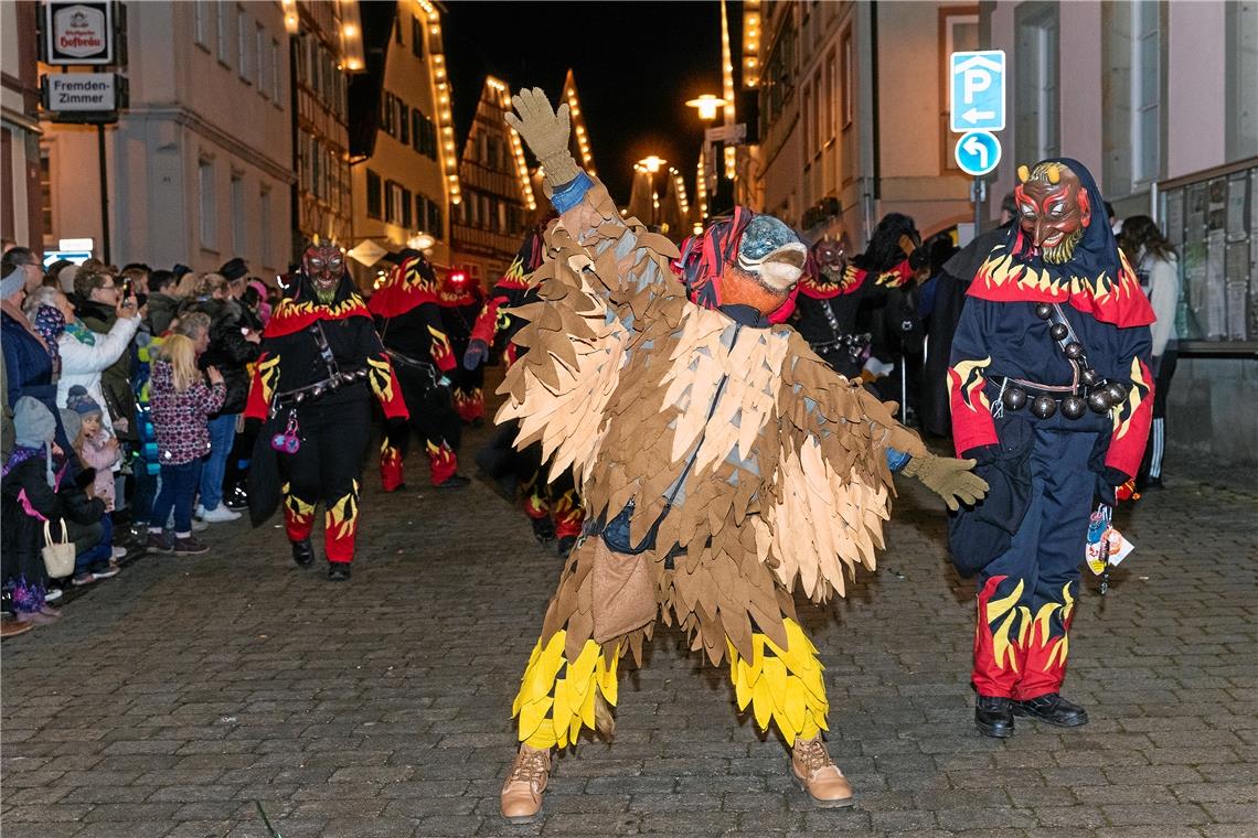 Hutzelmännlein treffen Gardemädchen ... Tauchentle und Feuerteufel.