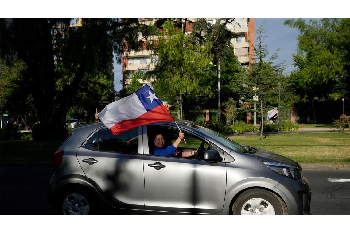 Tausende Anhänger von Kast feierten seinen Wahlsieg auf den Straßen.