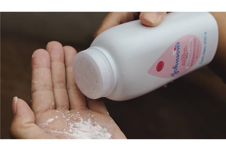 Tausende Britinnen und Briten klagen gegen Johnson & Johnson – wegen möglicherweise krebserregendem Babypuder.